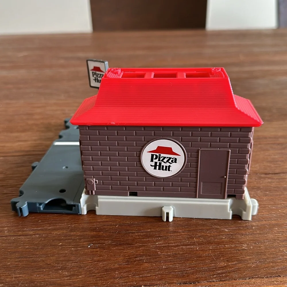 Matchbox Pizza Hut Store Playset Diecast Toy Mini Building Collectible